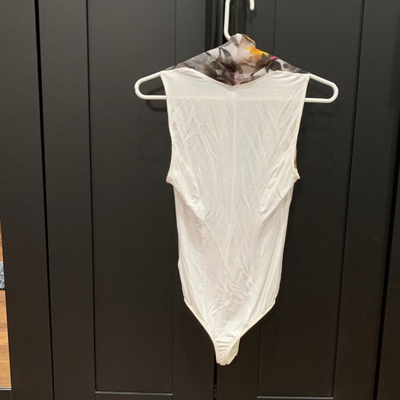 Bebe floral print bodysuit blouse - Picture 3 of 5